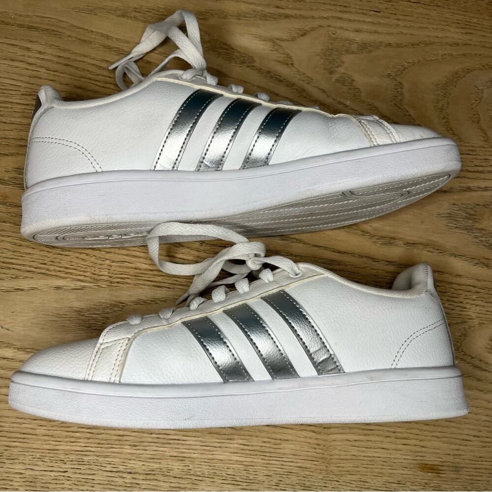 adidas Men’s Cloudfoam Grand Court White Silver Stripes Size 9 - Picture 8 of 10